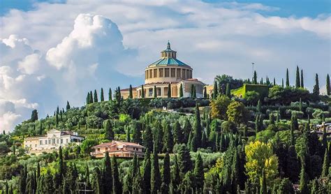 Foto panoramica del Santuario della Madonna di Lourdes a Vietri di Potenza
