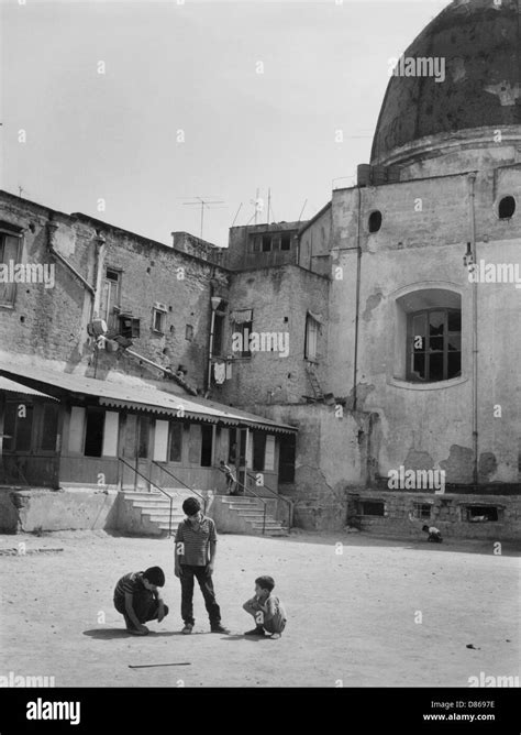 foto storica di bambini di strada a Napoli o della Casa dello Scugnizzo