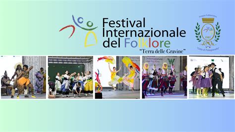Artisti che si esibiscono al festival del folklore di Bitonto