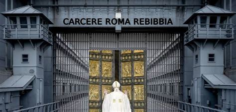 Foto della Porta Santa aperta nel carcere di Rebibbia