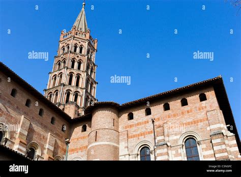 Dettaglio architettonico dell'abside poligonale e del campanile ottagonale della Basilica