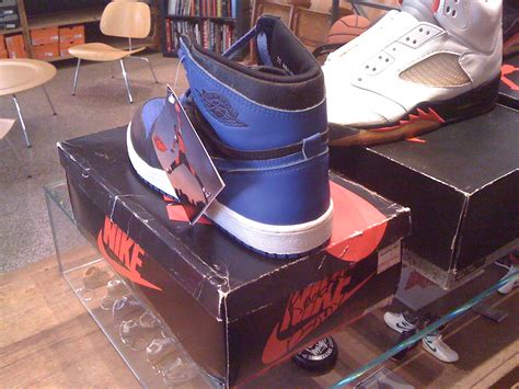 Foto di una collezione di sneakers Air Jordan o primi modelli