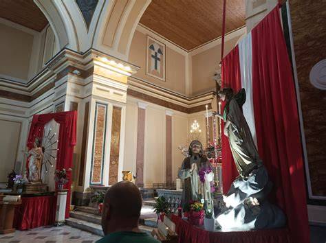 Santuario dedicato a Santa Rita durante i preparativi per i festeggiamenti solenni
