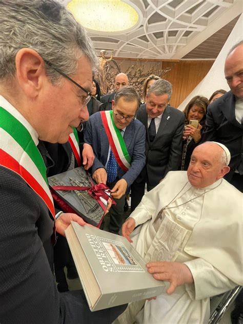 Papa Francesco riceve una delegazione femminile in udienza