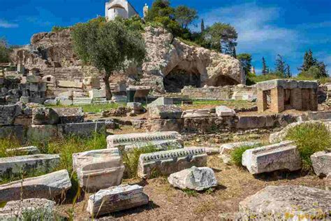Rappresentazione artistica della cerimonia dei Misteri di Eleusi con un chicco di grano al centro
