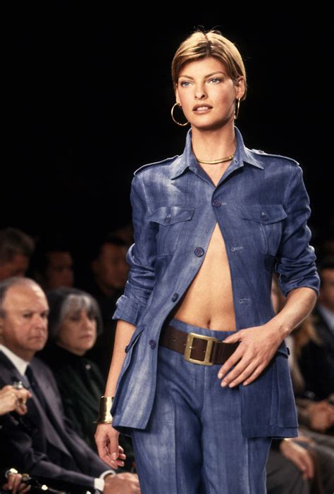 Linda Evangelista in passerella negli anni '90, foto di repertorio