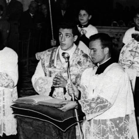 Immagine del Cardinale Lercaro che ordina Don Tonino Bello