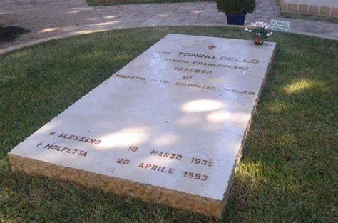 Tomba di Don Tonino Bello nel cimitero di Alessano