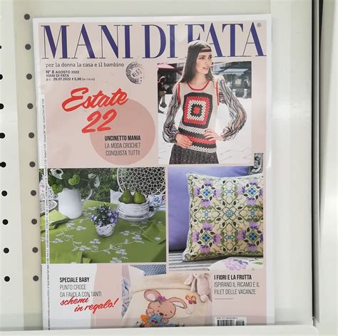 Copertine di diverse riviste o booklet di punto croce di Renato Parolin esposte