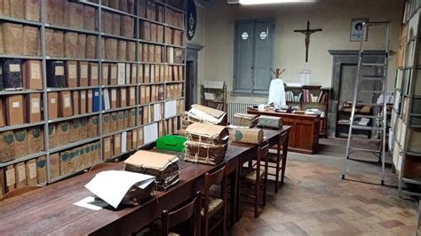infografica sulla struttura di un archivio storico diocesano con i principali fondi