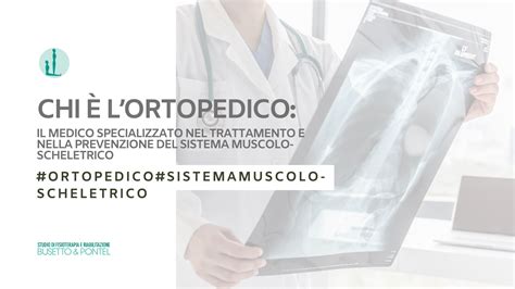 Ortopedico che esamina radiografie del sistema muscolo-scheletrico