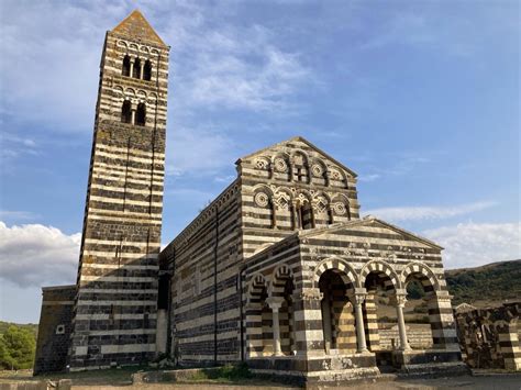 Basilica della Santissima Trinità di Saccargia, architettura romanica bicroma