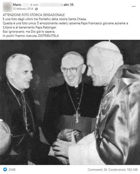 Ritratto dei due Papi, Benedetto XVI e Francesco, in un momento di dialogo
