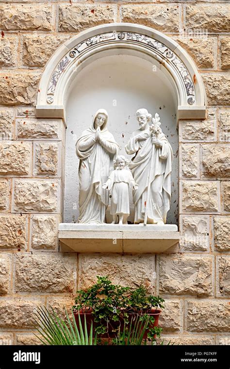 Esterno della Chiesa di San Giuseppe a Nazareth, stile neo-romanico