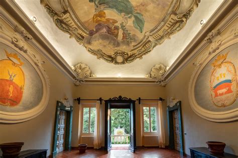Interni affrescati di una villa d'epoca per eventi