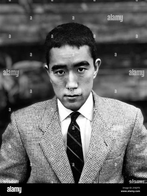 Ritratto di Yukio Mishima, scrittore e nazionalista giapponese