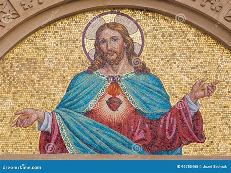 Mosaico del Sacro Cuore di Gesù all'esterno di una chiesa