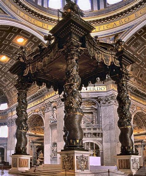 Foto di un altare barocco siciliano con colonne tortili e decorazioni esuberanti