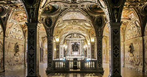Cattedrale di Salerno e statua di San Matteo