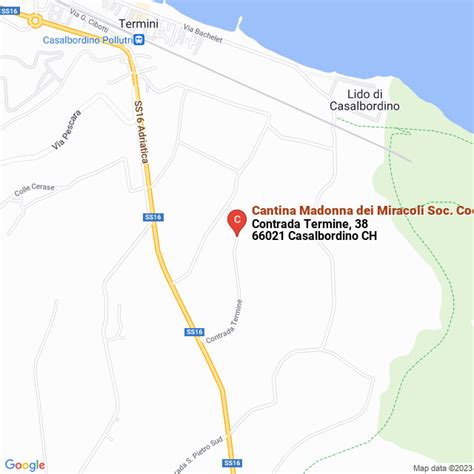 Veduta esterna della Cantina Madonna dei Miracoli a Casalbordino, Abruzzo, con vigneti circostanti