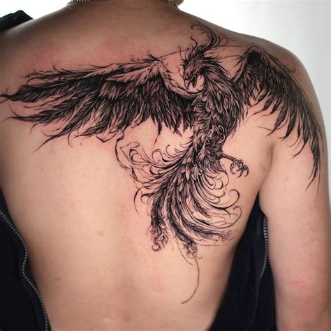 Detailed photo of the phoenix tattoo on Fedez's back
