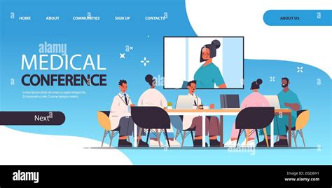 Tavola rotonda con professionisti medici e rappresentanti di associazioni pazienti durante un convegno scientifico.