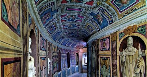 Foto tematica delle Grotte Vaticane o della tomba di un Papa