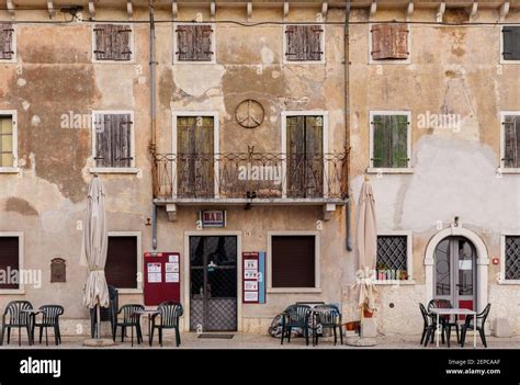 Foto di un antico edificio ecclesiastico in Calabria