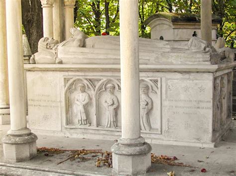 La tomba di Eloisa e Abelardo nel cimitero di Père-Lachaise