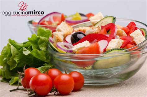 Immagine di un'insalata fresca e colorata o di un antipasto freddo