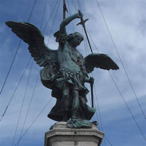 Castel Sant'Angelo con la statua bronzea dell'Arcangelo Michele