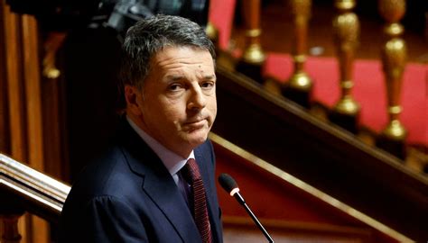 Matteo Renzi che parla in un contesto istituzionale