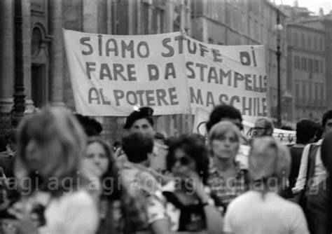 Graffiti politici o slogan degli anni '70 in Italia