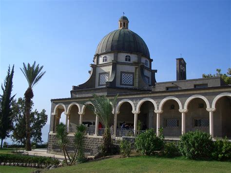 Veduta aerea del Santuario delle Beatitudini sul Monte delle Beatitudini