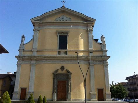 Esterno della Chiesa Parrocchiale di Sant'Andrea Apostolo a Mornico al Serio con facciata barocca