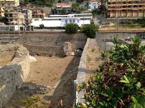 Immagine archeologica degli scavi e delle sepolture rinvenute