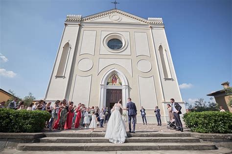 Tavola riassuntiva del galateo per l'ingresso in chiesa per matrimonio