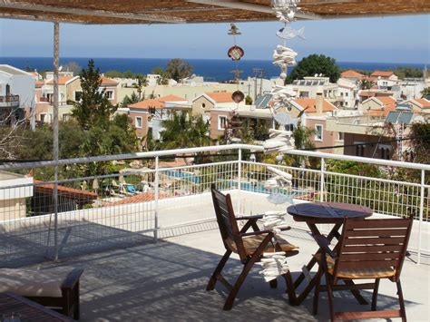 Foto della terrazza panoramica dell'Agii Apostoli Studios con vista su Chania