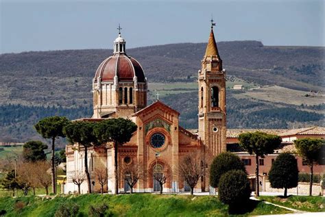 Foto aerea del Santuario del Santissimo Crocifisso di Treia con evidenziati i danni strutturali post-sisma