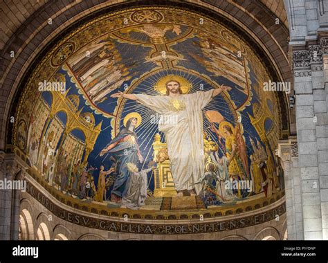 Dettaglio del grande mosaico del Cristo in Maestà all'interno della Basilica del Sacré-Cœur
