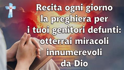 Foto di fedeli riuniti per la preghiera in una chiesa