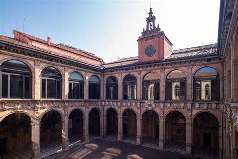 Facciata del Palazzo dell'Archiginnasio a Bologna