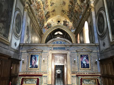 Dettaglio del portale d'ingresso della Certosa di Trisulti con busto di San Bartolomeo