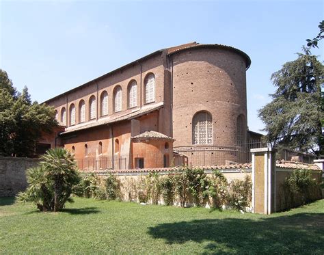 Una veduta esterna della Basilica di Santa Sabina sull'Aventino
