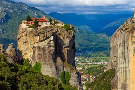 Foto panoramica dei monasteri di Meteora