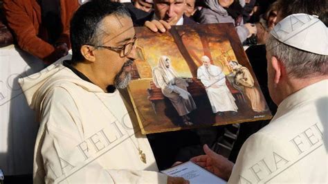 Fratel Michele Falzone con Papa Francesco e il quadro donato