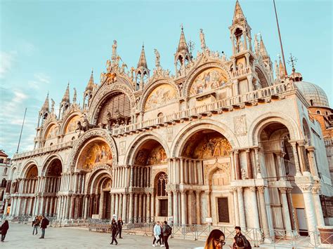 Piazza San Marco a Venezia con la Basilica