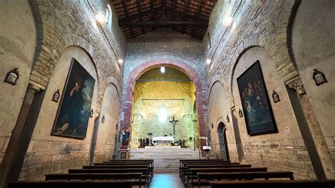 Foto della cripta restaurata dell'Abbazia di Badia Petroia con nuova illuminazione