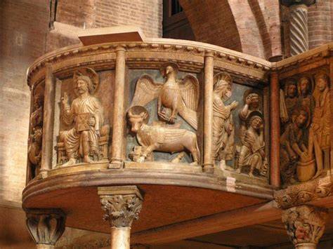 Pulpito del Duomo di Modena con statuette in terracotta