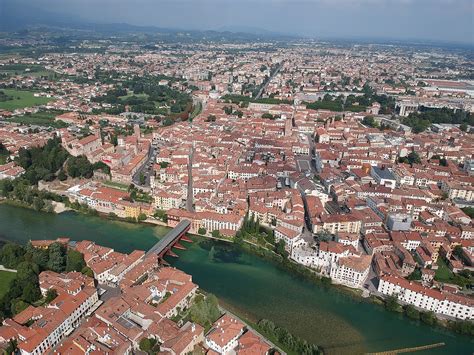 Edificio della Scuola di Formazione Teologica a Bassano del Grappa